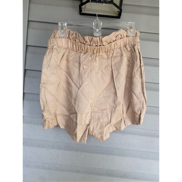 Cupcakes and Cashmere Leah Paper Shorts in Cafe Au Lait, Sz Large, MSRP $89 - Picture 4 of 7